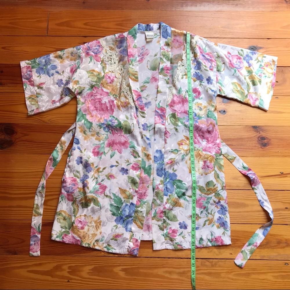 MaryAnn’s Boutique Floral Cream Vintage Multi-Color Robe, EUC, L - Picture 10 of 16